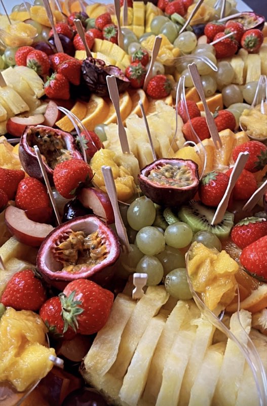 Plateau de fruits sur pics