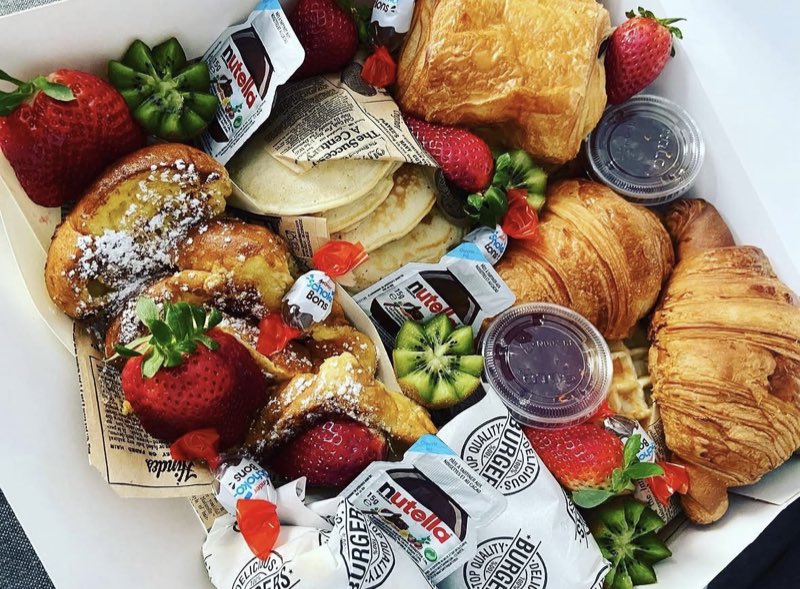 Gaufres, pancakes et viennoiseries